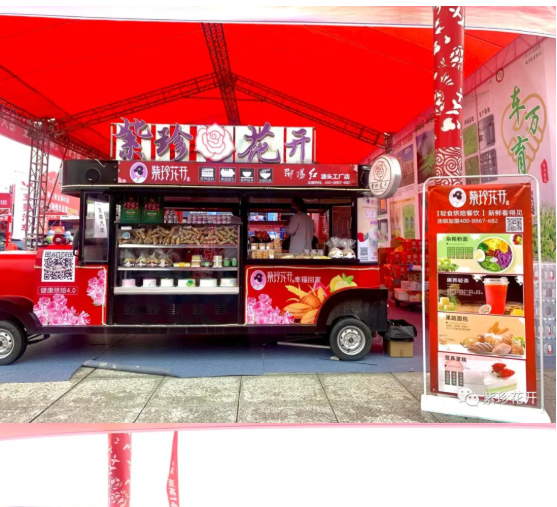 快來看?。?！??邵陽車展上開來了一輛造型獨(dú)特的電車