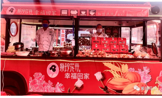快來看?。?！??邵陽車展上開來了一輛造型獨(dú)特的電車
