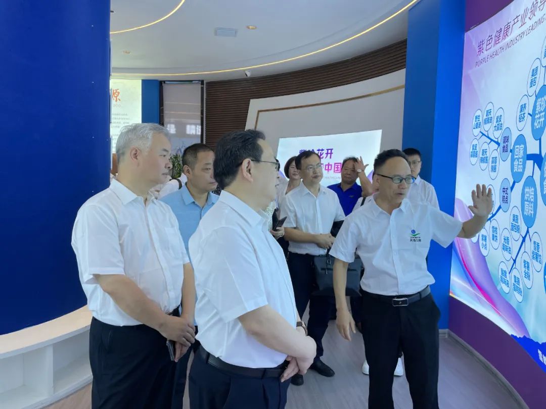 湖南省中醫(yī)藥研究院葛金文院長和邵陽市各級領導專家蒞臨天香生物產(chǎn)業(yè)園考察指導
