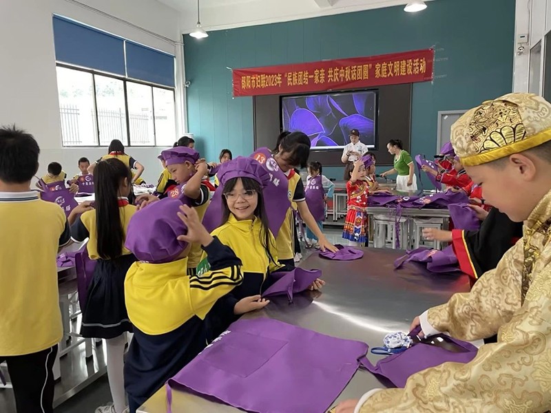 邵陽市五里牌小學(xué)“民族團(tuán)結(jié)話中秋”活動在玖味中醫(yī)藥膳研學(xué)實踐教育基地順利舉行