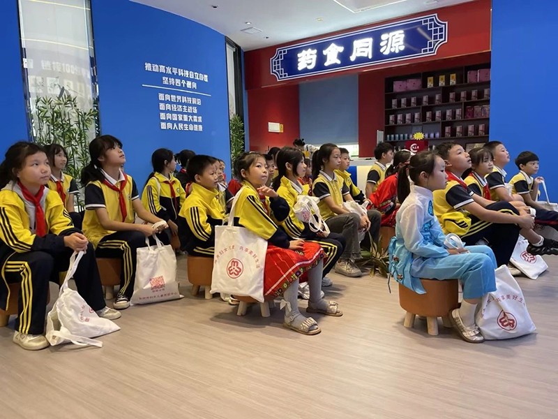 邵陽市五里牌小學(xué)“民族團(tuán)結(jié)話中秋”活動在玖味中醫(yī)藥膳研學(xué)實踐教育基地順利舉行