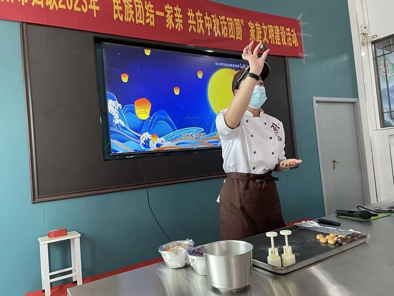 邵陽市五里牌小學(xué)“民族團(tuán)結(jié)話中秋”活動在玖味中醫(yī)藥膳研學(xué)實踐教育基地順利舉行