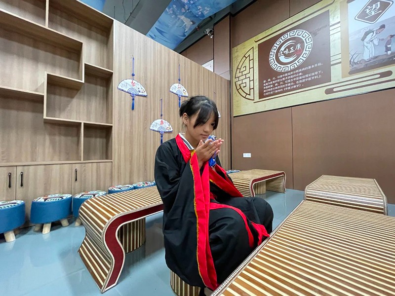 邵陽市五里牌小學(xué)“民族團(tuán)結(jié)話中秋”活動在玖味中醫(yī)藥膳研學(xué)實踐教育基地順利舉行