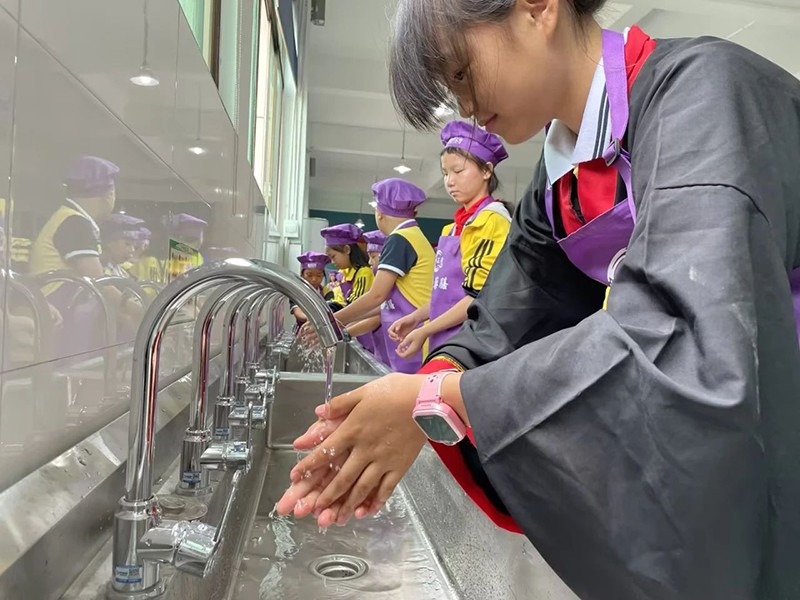 邵陽市五里牌小學(xué)“民族團(tuán)結(jié)話中秋”活動在玖味中醫(yī)藥膳研學(xué)實踐教育基地順利舉行