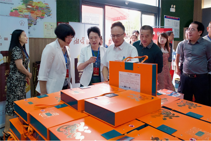 “邵陽紅”中醫(yī)藥膳科普教育研學(xué)基地在天香生物產(chǎn)業(yè)園啟動(dòng)