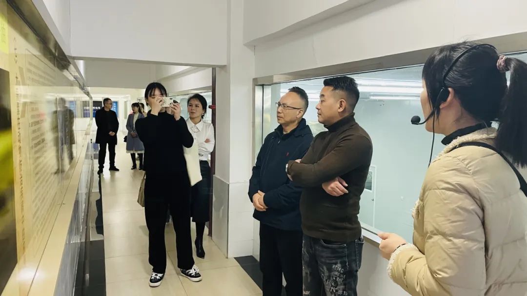 種下梧桐樹，引得鳳凰來