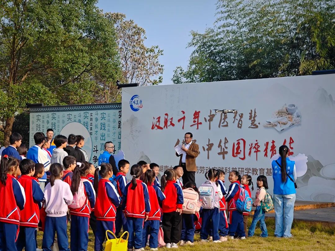雙清區(qū)“愛心護(hù)航，助夢(mèng)成長(zhǎng)”
