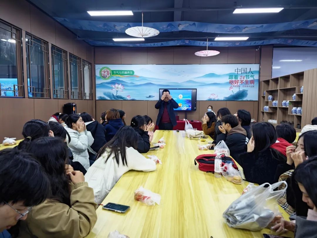 “邵陽學院第十九期青馬工程戶外素質拓展課”活動在湖南天香生物大健康產(chǎn)業(yè)園圓滿舉行